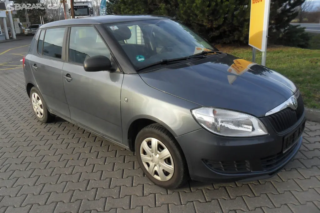 Škoda Fabia II, 1.4i/63kW, r. 2011, Servisní kniha